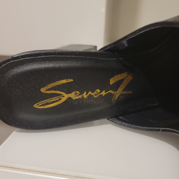 Black Mule Heels Seven7 Size 8 - Picture 6 of 6